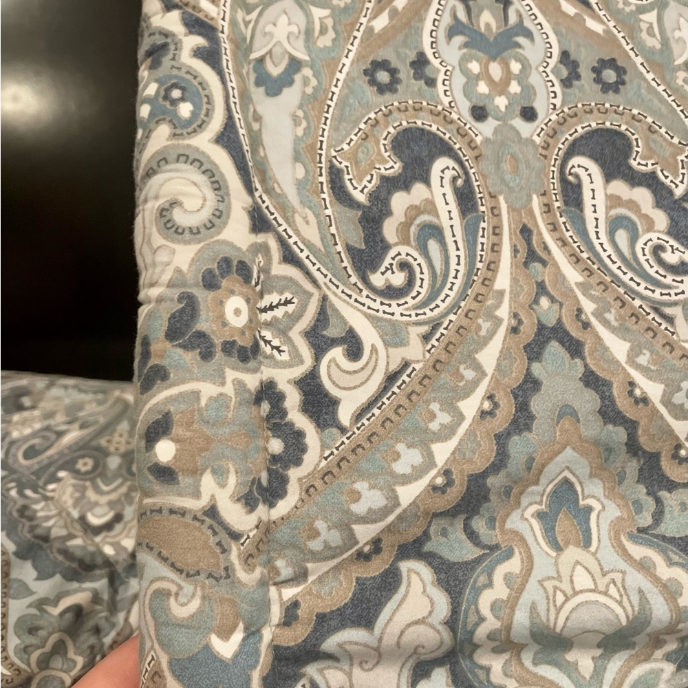POTTERY BARN queen size comforter and 2 euro shams. Lovely pattern, McKenna blue